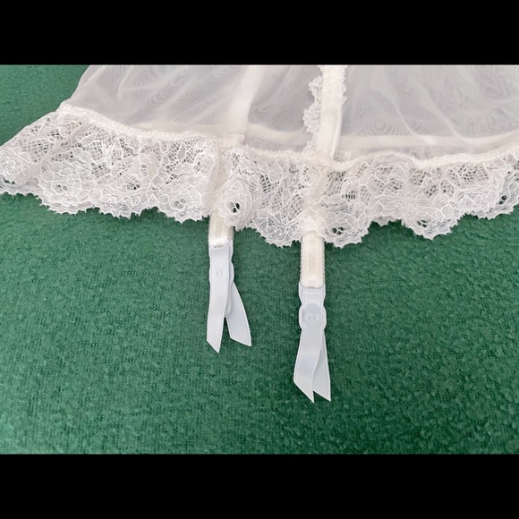 Victoria’s Secret Corset - Picture 3 of 13